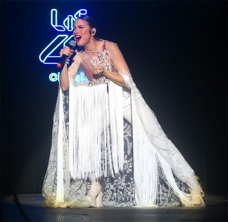 Blanca Paloma lo da todo sobre el escenario