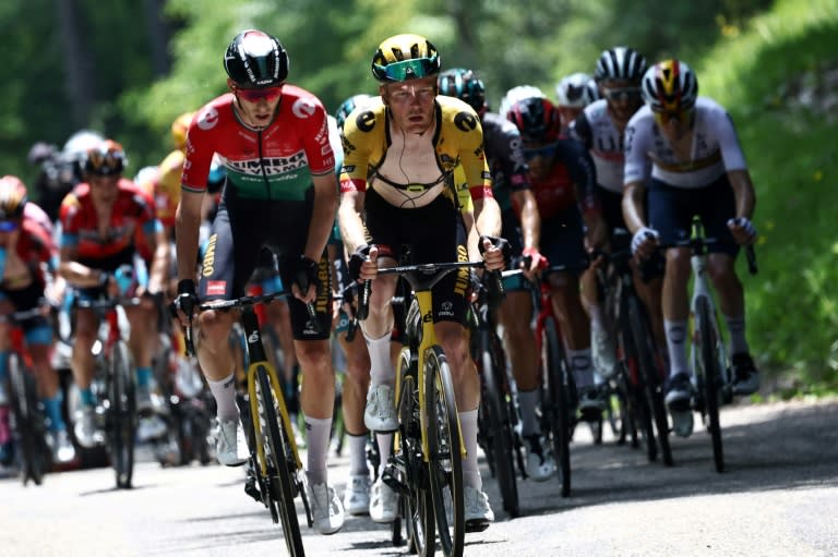 Jonas Vingaard (C) a préparé sa défense du Tour de France avec une victoire au Critérium du Dauphine (Anne-Christine POUJOULAT)