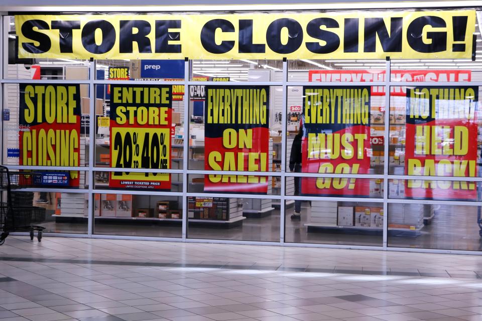 Store closing sale announcement at a Bed Bath & Beyond indoor mall in northern Idaho