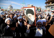 <p>People take part in pro-government rallies, Iran, Jan. 3, 2018. (Photo: Tasnim News Agency/Handout via Reuters) </p>