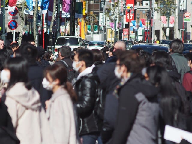 由於日本疫情升溫，日本政府7日宣布，東京都、大阪府等4都府縣的緊急事態宣言延長至5月底，並從12日起追加愛知縣及福岡縣。(photo by nakashi on Wikimedia under CC2.0)