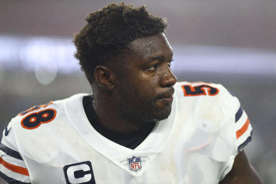 FOXBOROUGH, MA - OCTOBER 24: Roquan Smith #58 of the Chicago Bears stretches prior to an NFL football game against the New England Patriots at Gillette Stadium on October 24, 2022 in Foxborough, Massachusetts. (Photo by Kevin Sabitus/Getty Images)