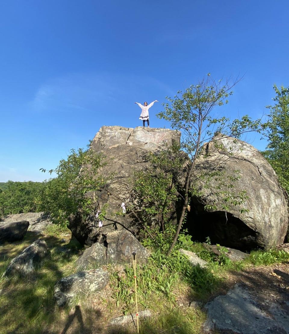 Split Rock, or Tahetaweew, whose crack aligns with the solstice, is a sacred site to the area's Rampough Munsee Lenape Indians. It was purchased by the Land Conservancy of NJ and donated to the Ramapo Munsee Land Alliance.