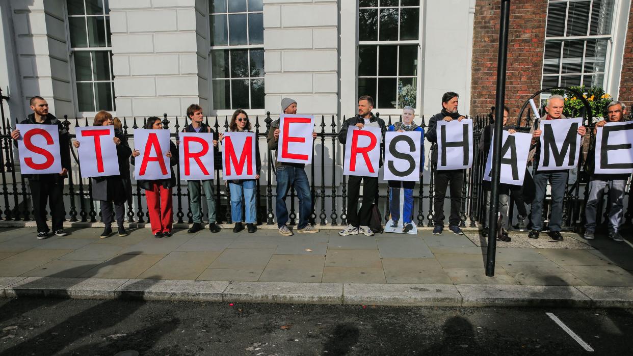 London, UK. 31st Oct, 2023. Protesters await Sir Keir's exit with a 