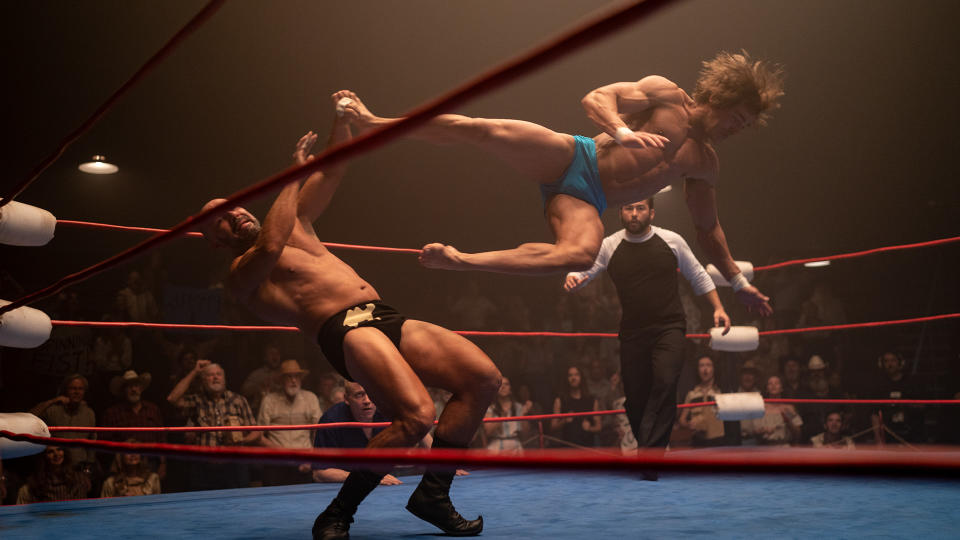 Zac Efron en una escena de wrestling de 'Garra de hierro' (Foto: Zima Entertainment/A24)