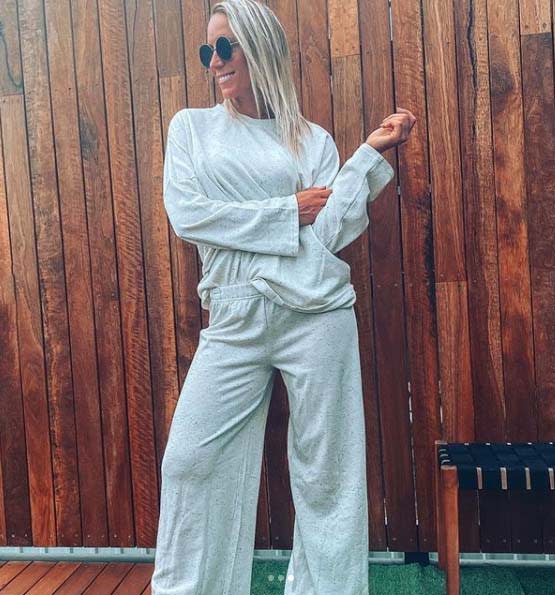 Instagram influencer The Kmart Lover (Aussie mum Claire) wear Kmart $30 loungewear set with sunglasses and french tuck.