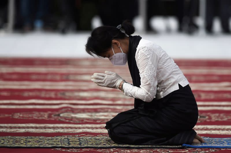 Myanmar State Counsellor and Foreign Minister Aung San Suu Kyi pays her respects to her late father during a ceremony to mark the 73rd anniversary of Martyrs' Day in Yangon