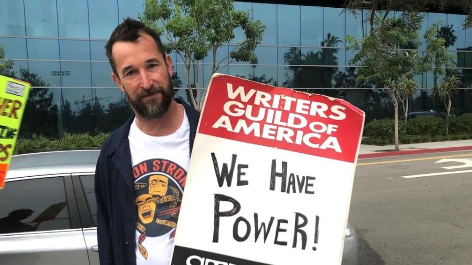 Noah Wyle at the SAG rally 