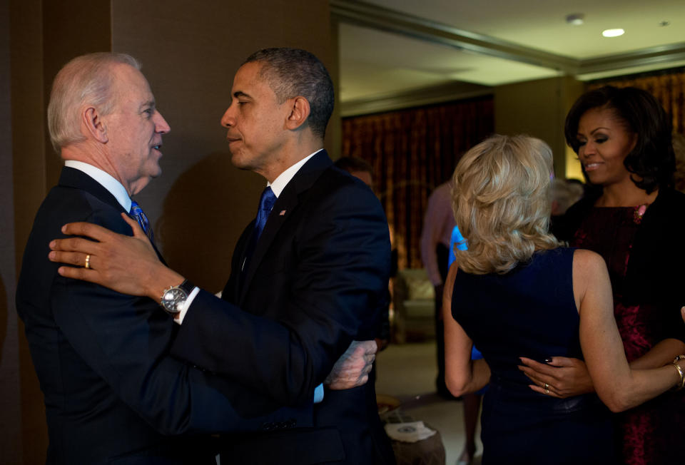 Barack Obama, Joe Biden und ihre Ehefrauen kurz nachdem ihre Wiederwahl im November 2012 feststand (Bild: Pete Souza/The White House via Getty Images)