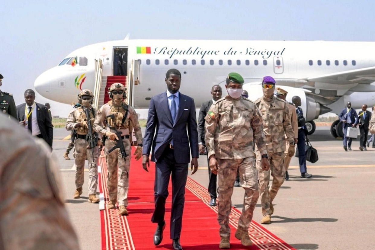 Le président du Sénégal, Bassirou Diomaye Faye, était jeudi au Mali, où il s’est entretenu avec le président malien par intérim, Assimi Goïta, avant de se rendre à Ouagadougou dans la soirée.  - Credit:Présidence du Sénégal/ X