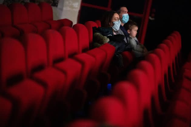 Photo d'illustration prise le 14 mars 2021 dans un cinéma de Nantes, lors d'une action pour la réouverture des salles (Photo: LOIC VENANCE via AFP)