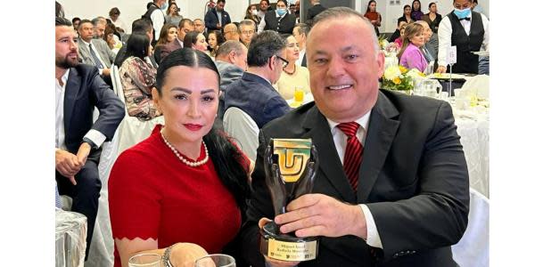 Otorgan Premio al Mérito Turístico de Tijuana al licenciado Miguel Ángel Badiola