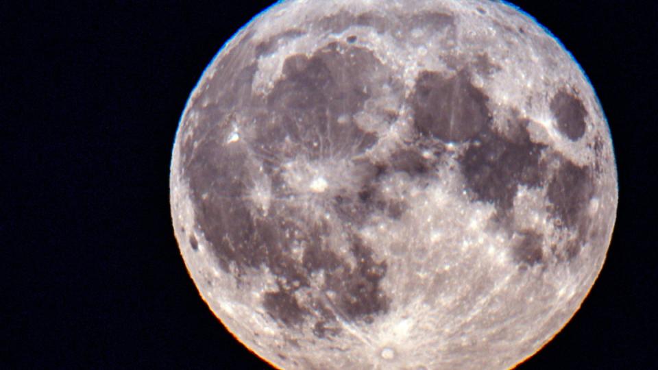 Der Mond ist auch 2024 wieder ein beliebtes Ziel. (Bild: dpa)