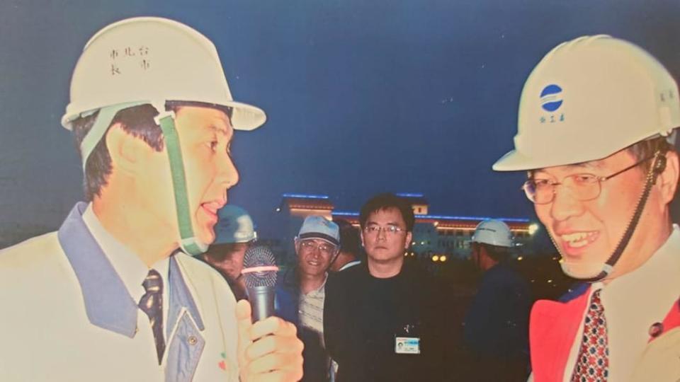 時任台北市長馬英九（左）與當年任職於北市工務局的李四川（右）。（圖／TVBS資料畫面）