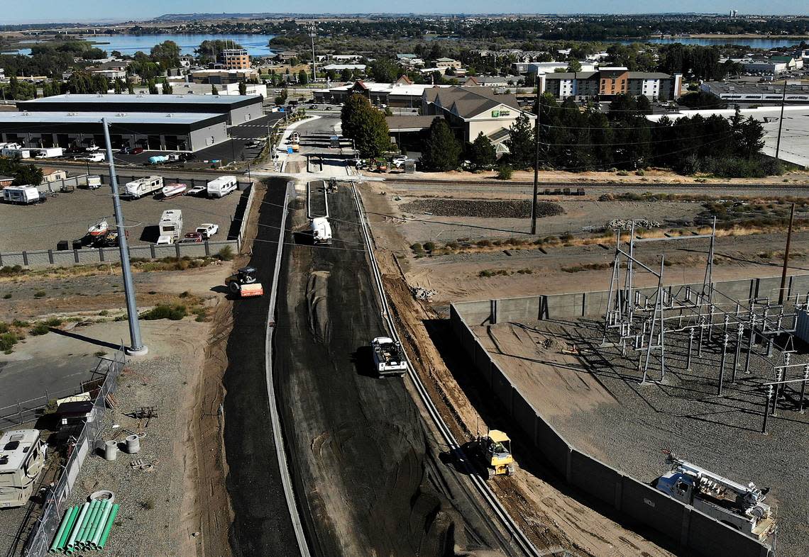 Center Parkway, linking Tapteal Drive in Richland to Gage Boulevard in Kennewick is now open to traffic behind Columbia Center mall. Bob Brawdy/bbrawdy@tricityherald.com