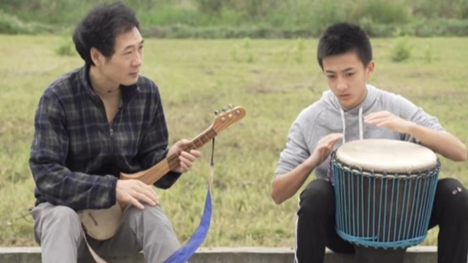 龍珠慈仁的長子拉木東竹，今年已經14歲，經常跟在父親身邊一起演出。（圖／獨立特派員）