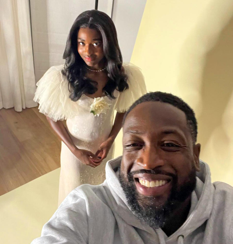 Zaya Wade stands in the background of her father, Dwayne Wade's selfie (@gabunion and @dwyanewade via Instagram)