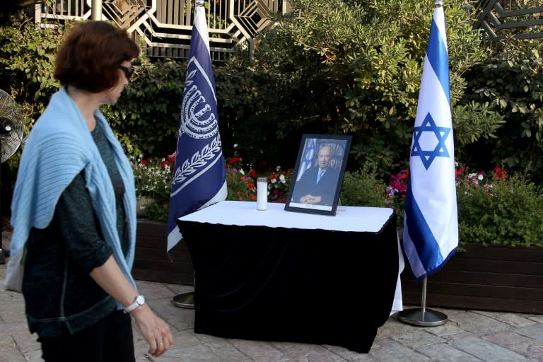 Tributes flowed in as soon as Shimon Peres's death was announced by his family, who praised his tireless work ethic and what they called his devotion to peace