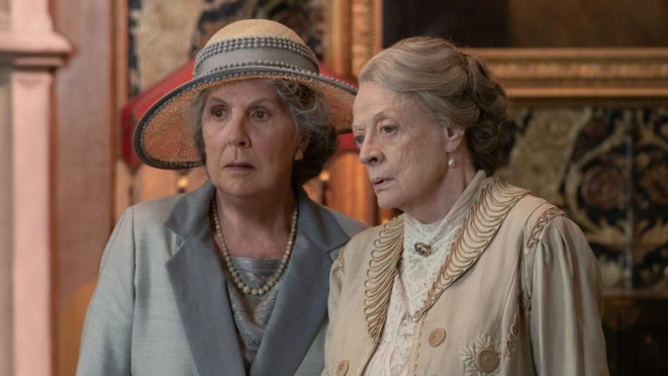 downton abbey a new era penelope wilton maggie smith Downton Abbey: A New Era Delivers Exactly the Sort of Period Drama Fans Crave