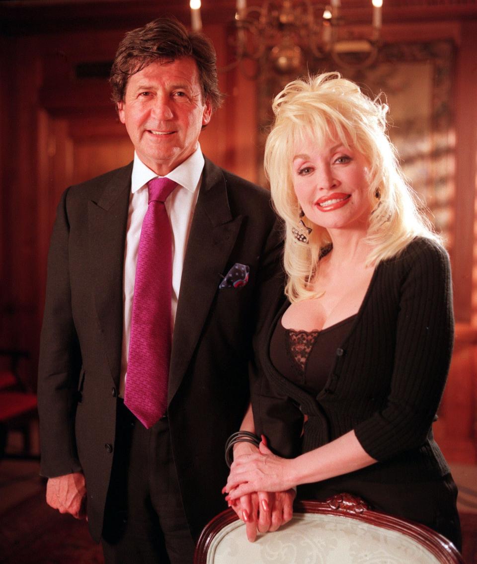 Bragg with Dolly Parton in 1999 -  Television Stills