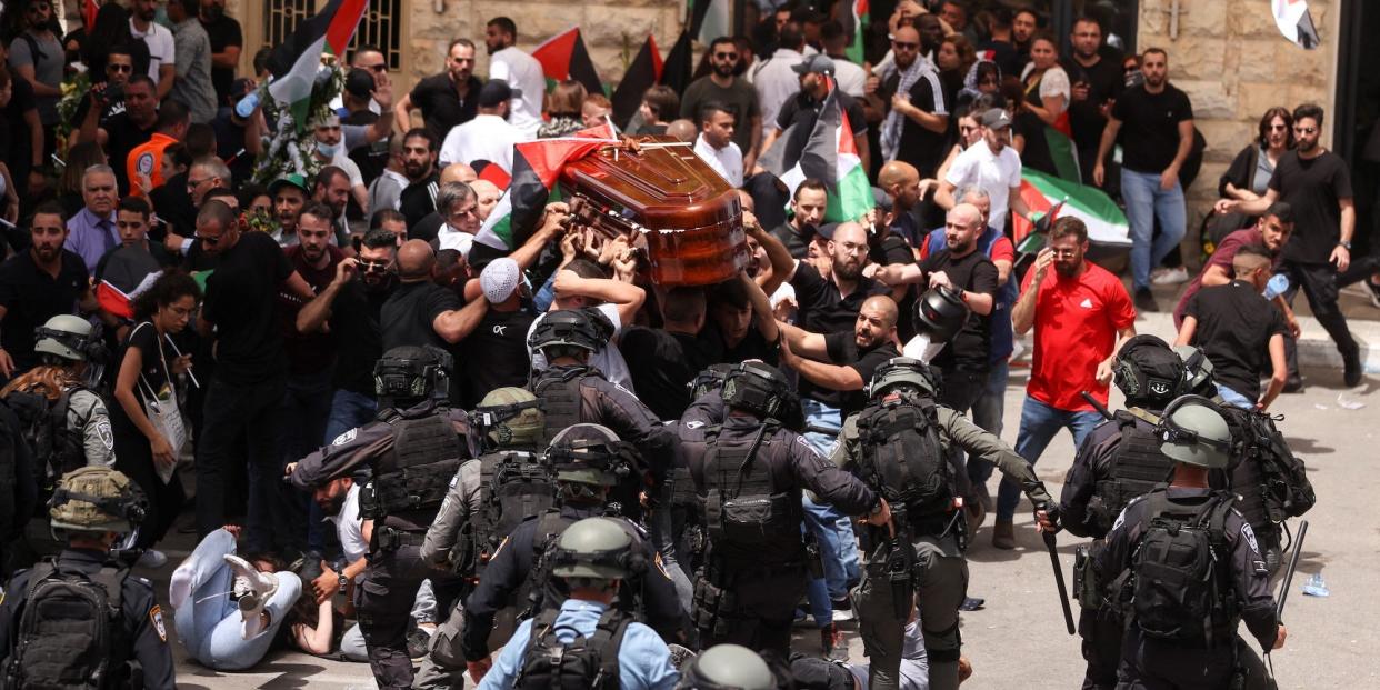 Israeli police attacking mourners