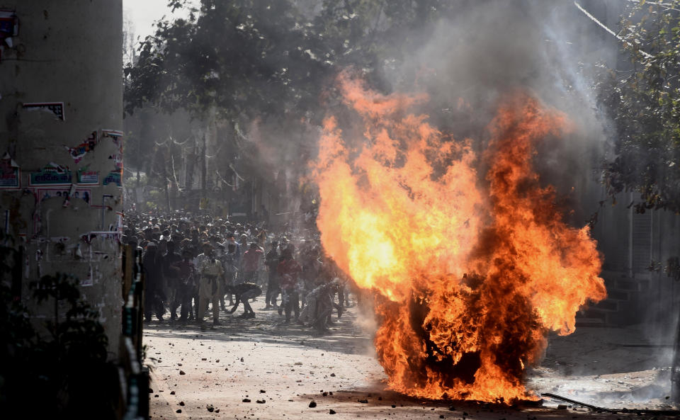 Vehicles are set ablaze as protestors throw brickbats during clashes between a group of anti-CAA protesters and CAA supporters at Jafrabad in Delhi, India on February 24, 2020. (Photo by Imtiyaz Khan/Anadolu Agency via Getty Images)