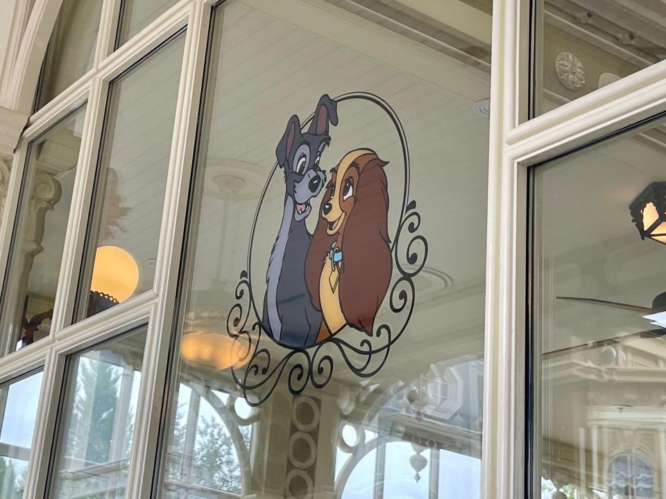 window decor of lady and the tramp at tony's town square restaurant in magic kingdom at disney world