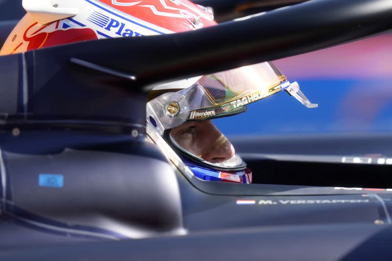 El piloto de Red Bull Max Verstappen durante las clasificaciones para el Gran Premio de Fórmula 1 de Emilia Romaña, en el Autódromo Enzo e Dino Ferrari, Imola, Italia