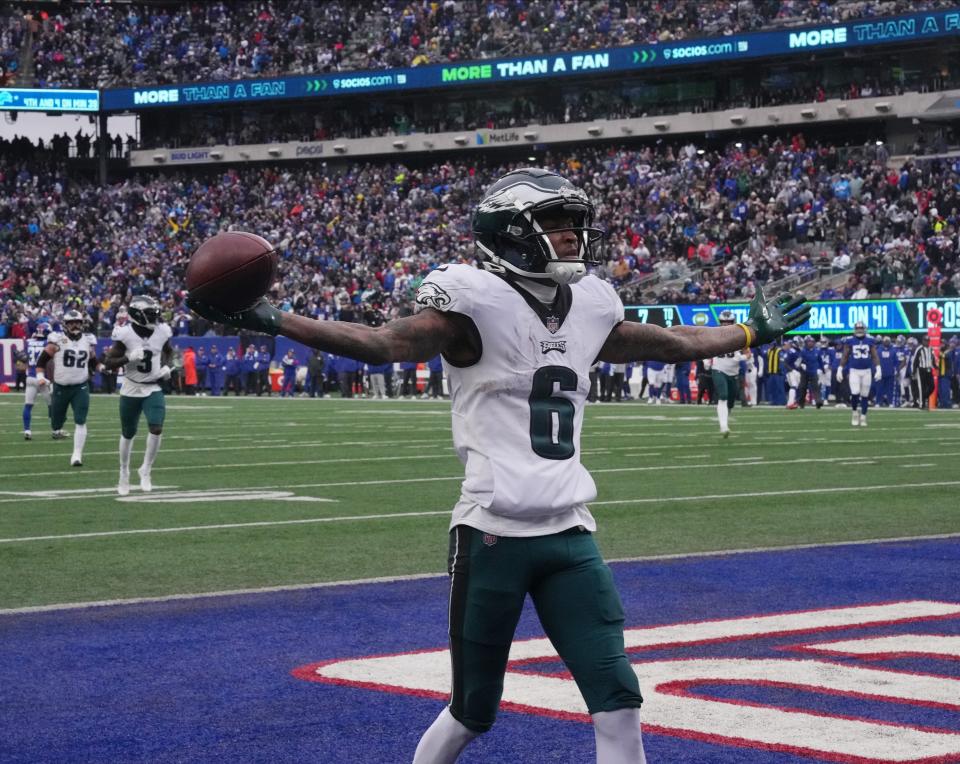 DeVonta Smith celebrates his touchdown against the New York Giants on Dec. 11, 2022.