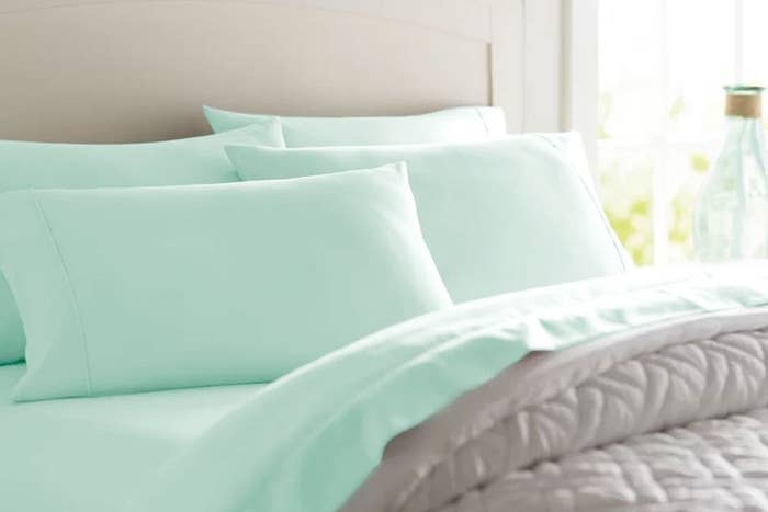 the mint sheets on a bed