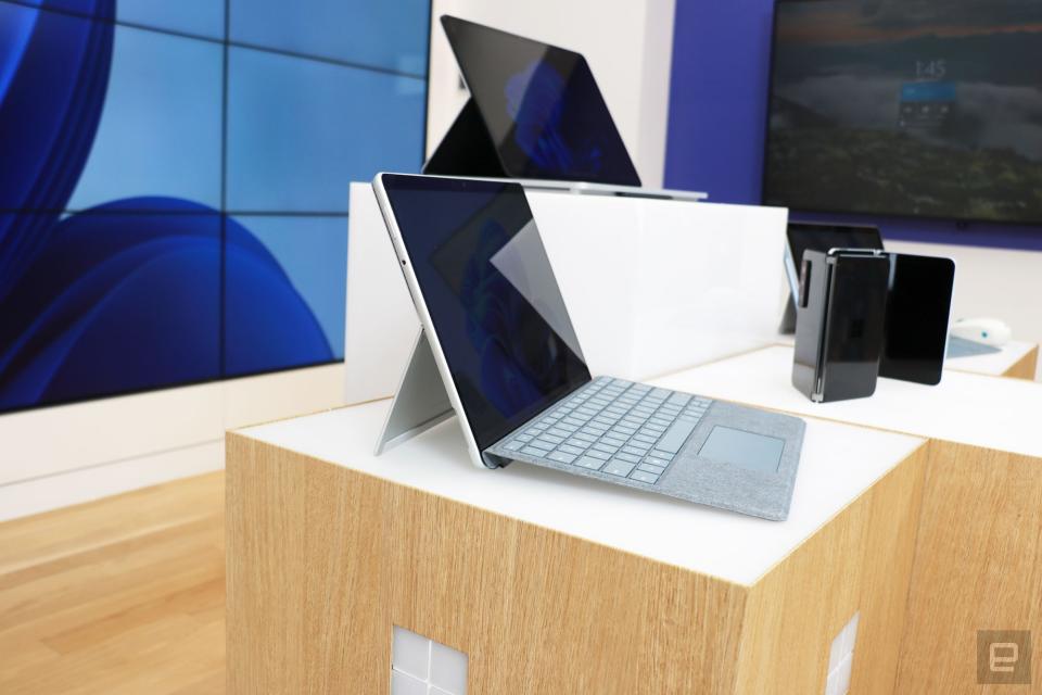 <p>Surface Pro 8 hands-on</p> 