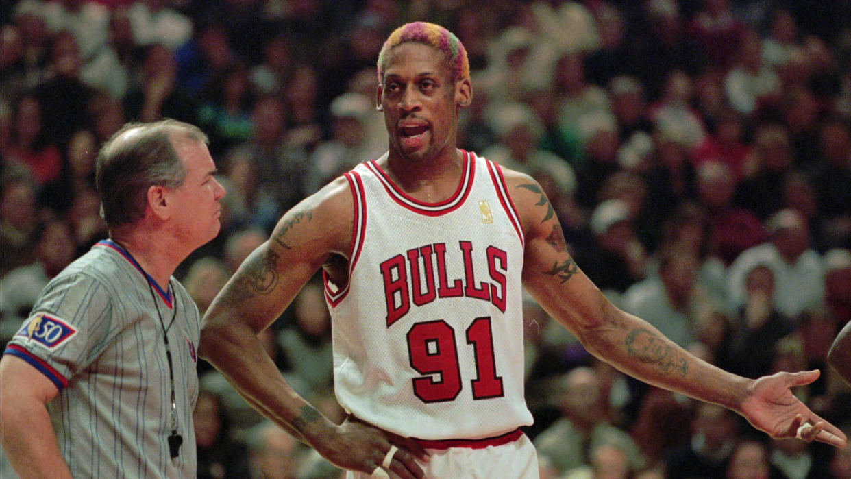 RODMAN CRAWFORD Chicago Bulls forward Dennis Rodman pleads his case to official Joe Crawford after Rodman was charged with a technical foul in the first quarter against the Houston Rockets in ChicagoROCKETS BULLS, CHICAGO, USA.