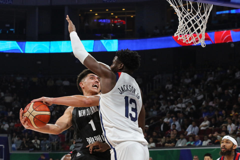 PASAY, METRO MANILA, PHILIPPINES - 2023/08/26: Jaren Jackson Jr. of the USA basketball team and Reuben Te Rangi of the New Zealand basketball team are seen in action during the FIBA Men's Basketball World Cup 2023 match between USA and New Zealand at the MOA Arena. Final Score USA 99:72 New Zealand. (Photo by Earvin Perias/SOPA Images/LightRocket via Getty Images)