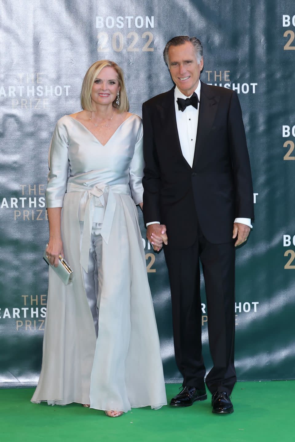 <p>It wasn't just celebrities on the green carpet; U.S. politicians—like Senator Mitt Romney and his wife, Ann—were also in attendance this evening. </p>