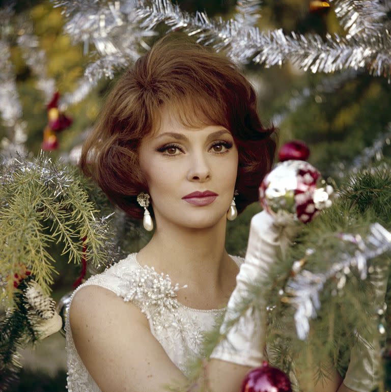 Gina Lollobrigida se casó una vez, la engañaron con una boda a la que nunca acudió, en su vejez, y tuvo amantes como Howard Hughes y el príncipe Raniero lll; aquí, una imagen de la diva italiana en los años 50