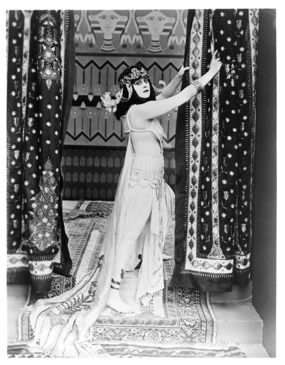 Theda Bara, 1917