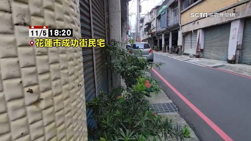 事發在花蓮成功街，受害車主原本將電動車停在自家門前。