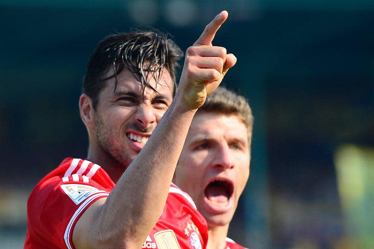 Bayern Munich striker Claudio Pizarro celebrates with teammate Thomas Mueller (R) after scoring during their Bundesliga match against Eintracht Braunschweig in Germany on April 19, 2014