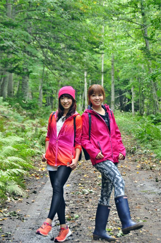 除了爬山，段慧琳、王瑋瑜也到每天限額10名進入的「湖北之森」秘境健行