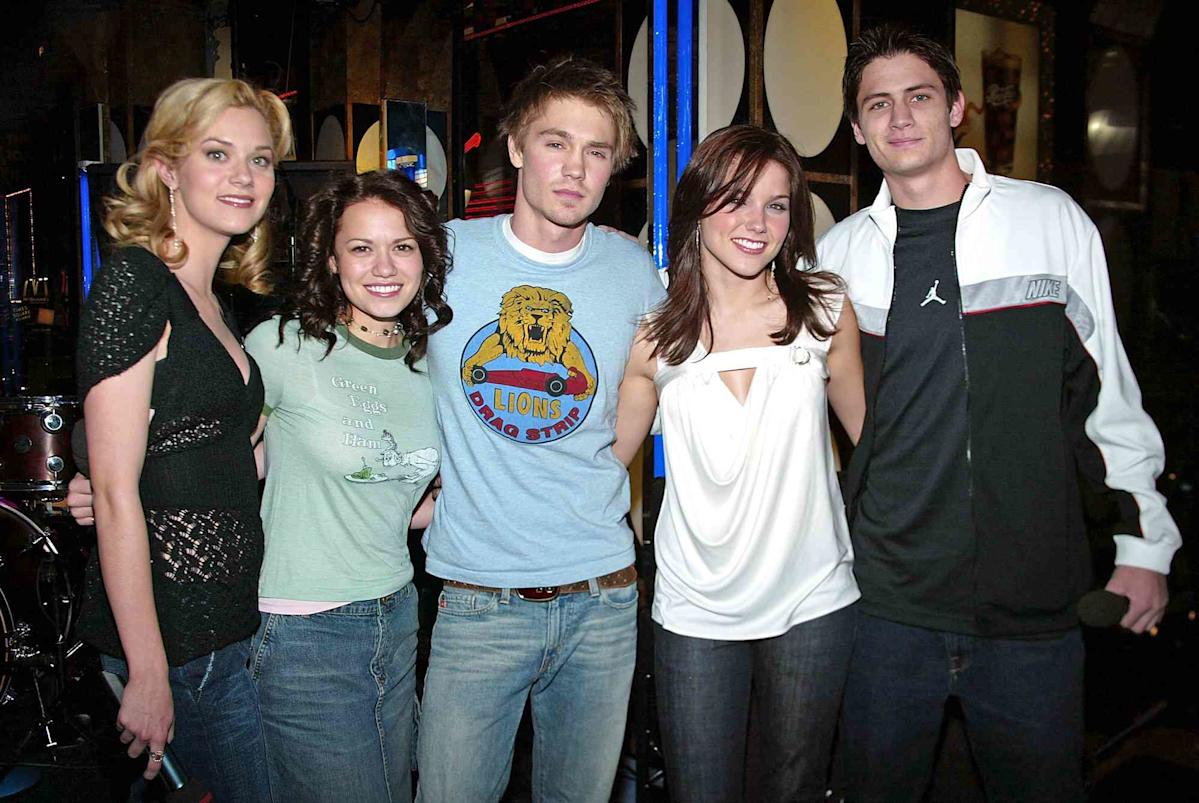 Bethany Joy Lenz Says Her Relationship with “One Tree Hill” Cast Was(01)