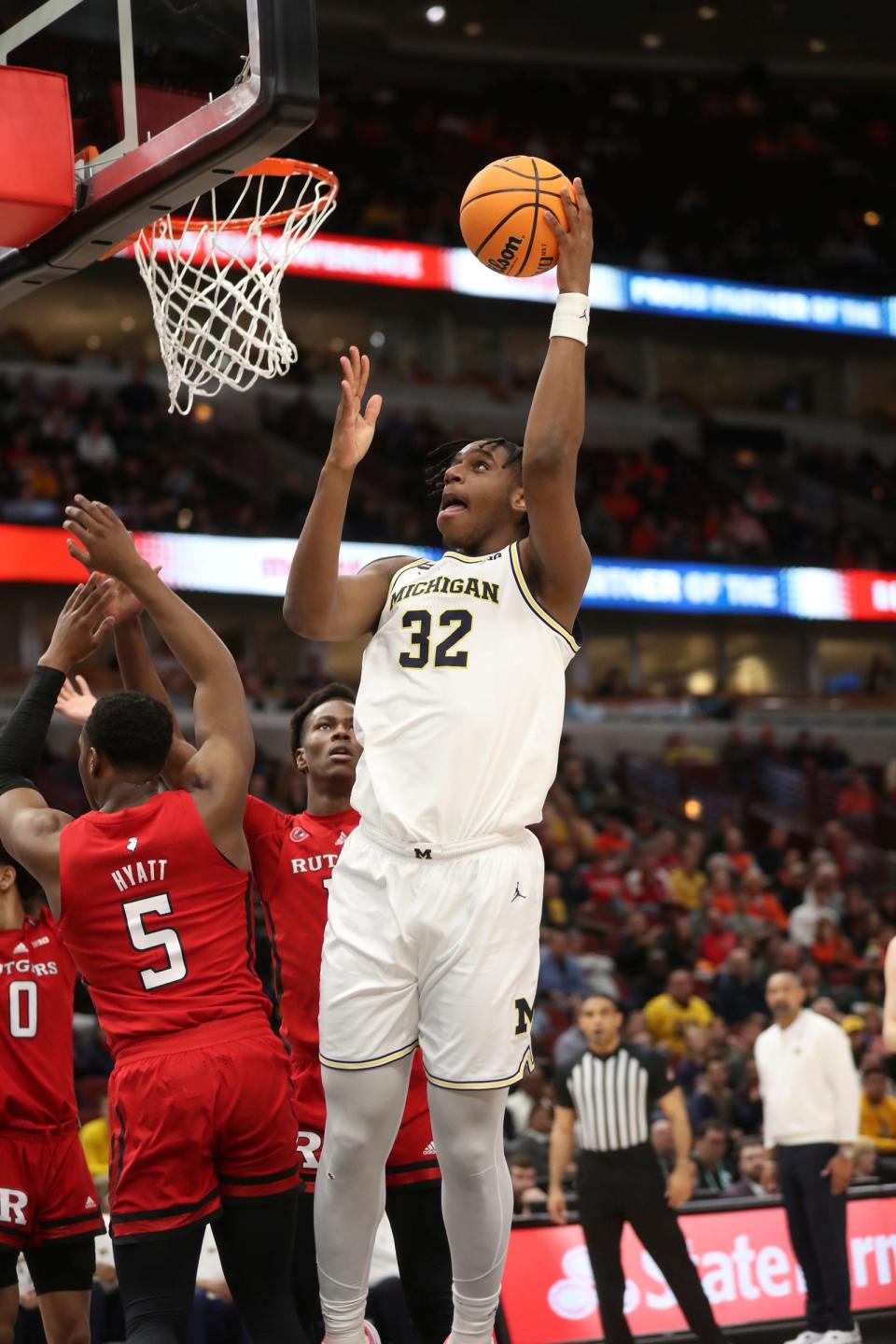 Michigan Wolverines forward Tarris Reed Jr. (32) shoots against Rutgers Scarlet Knights forward Aundre Hyatt (5) during second-half action in the Big Ten tournament at United Center in Chicago on Thursday, March 9, 2023.