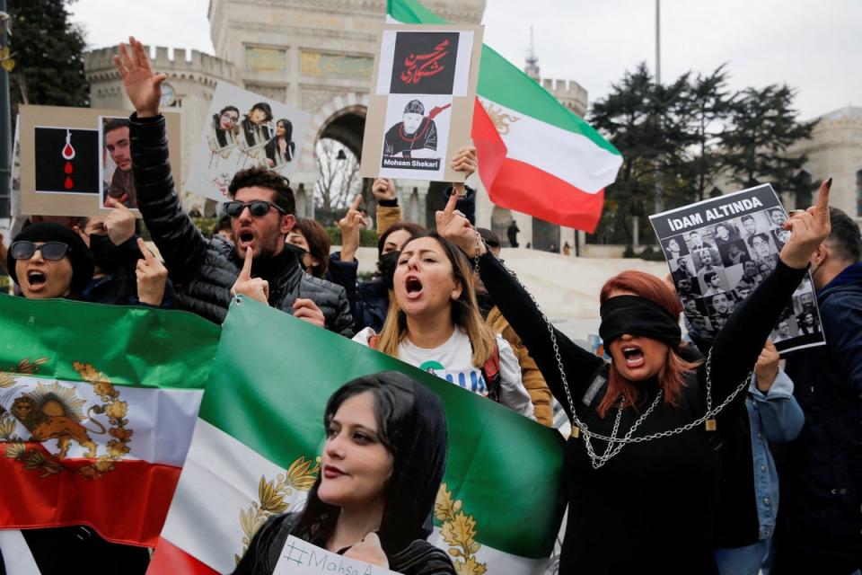 Protest against the Islamic regime of Iran following the death of Mahsa Amini (REUTERS)