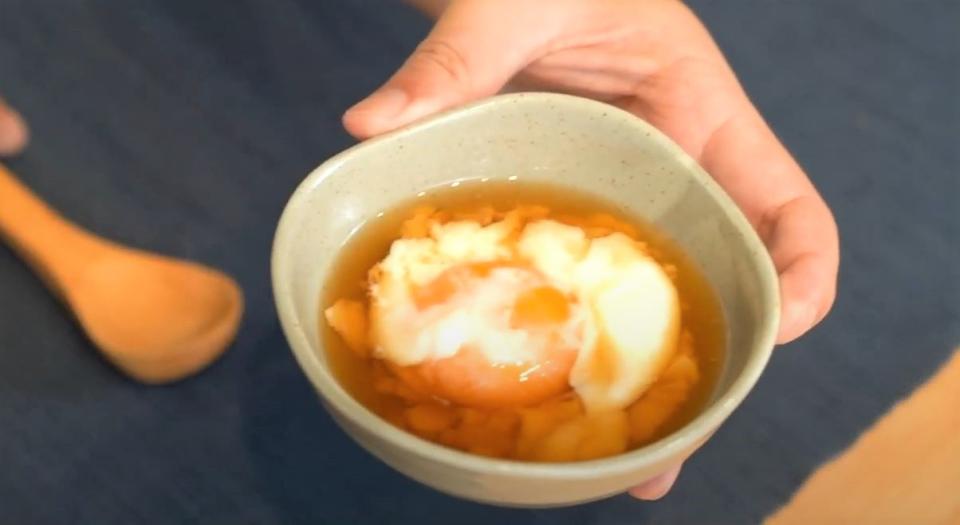 溫泉蛋做法、煮蛋時間、溫度、醬汁比例？日本男子的日式家庭料理教你小撇步