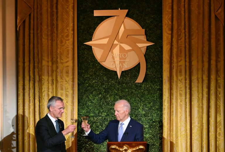 NATO Secretary General Jens Stoltenberg (L) and US President Joe Biden share a toast at a dinner with NATO allies and partners in the White House (SAUL LOEB)