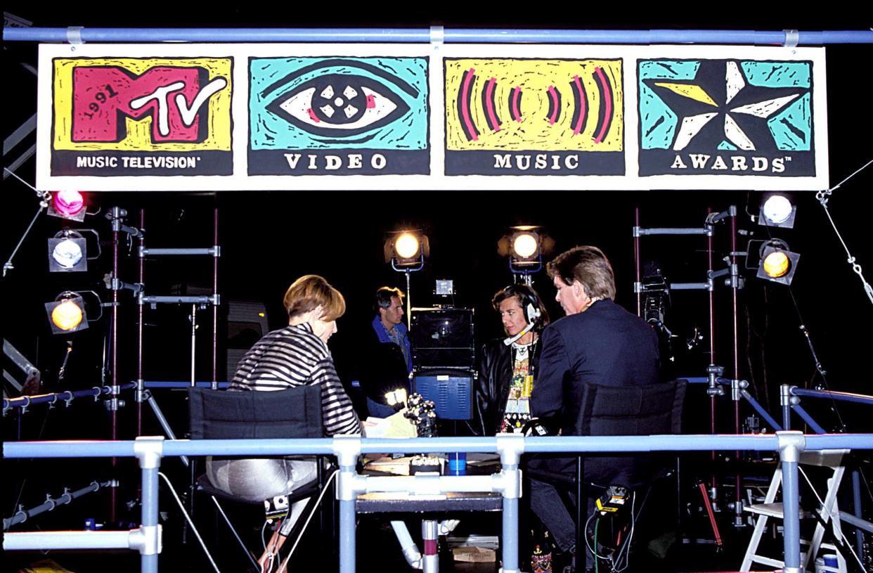 LOS ANGELES - SEPTEMBER 5: Tabitha Soren and Kurt Loder at the 1991 MTV Video Music Awards at in Los Angeles, California. (Photo by Jeff Kravitz/FilmMagic)