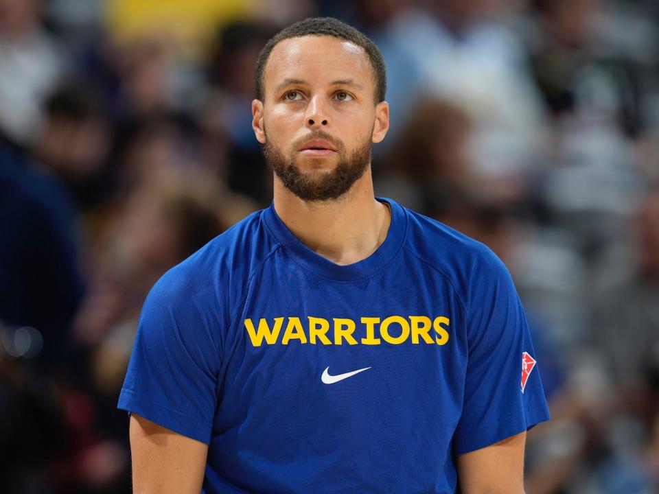 Stephen Curry looks up during warmups in 2022.