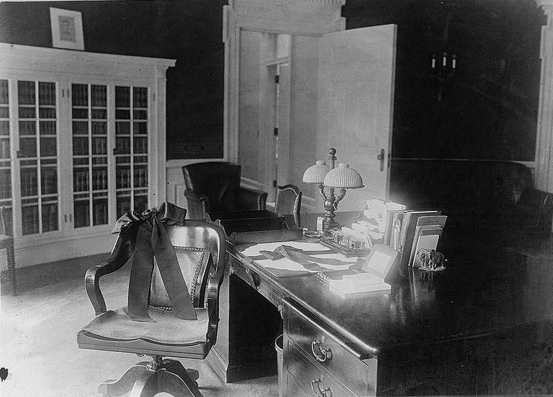 The Roosevelt desk in the oval office during President Warren G Harding's administration.