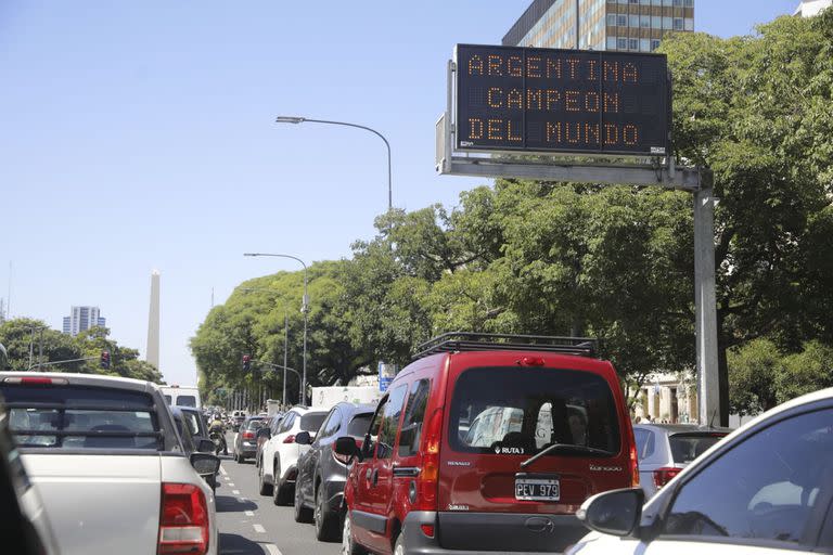 Los carteles ya reflejaban esta mañana el tricampeonato argentino