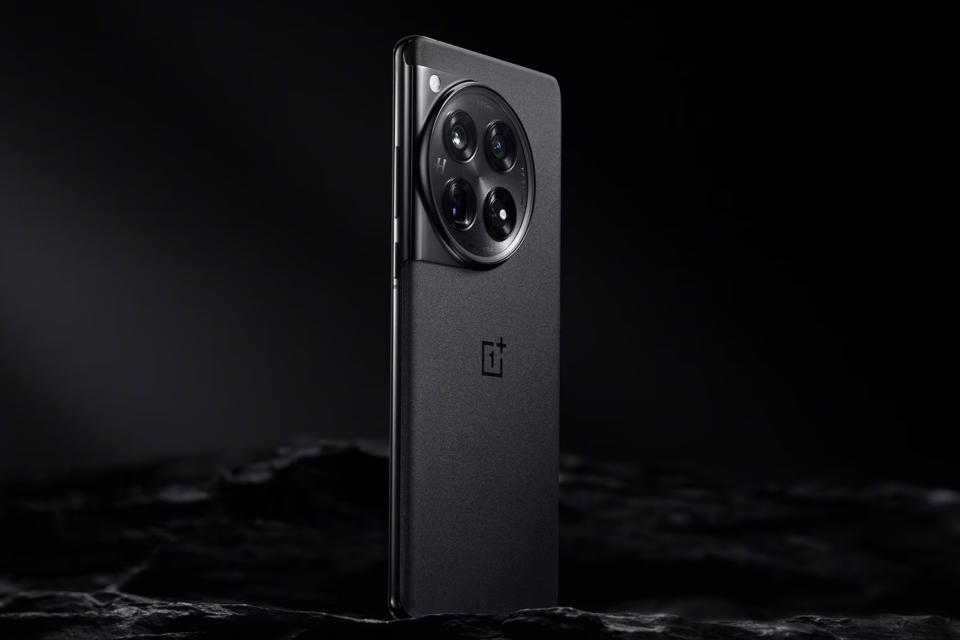 OnePlus 12 renders