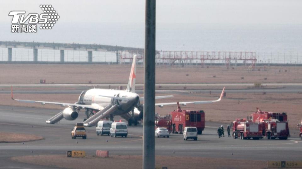 日本捷星航空7日一班自成田機場飛往福岡的班機，因收到炸彈威脅，緊急迫降在名古屋中部機場。（圖／達志影像美聯社）